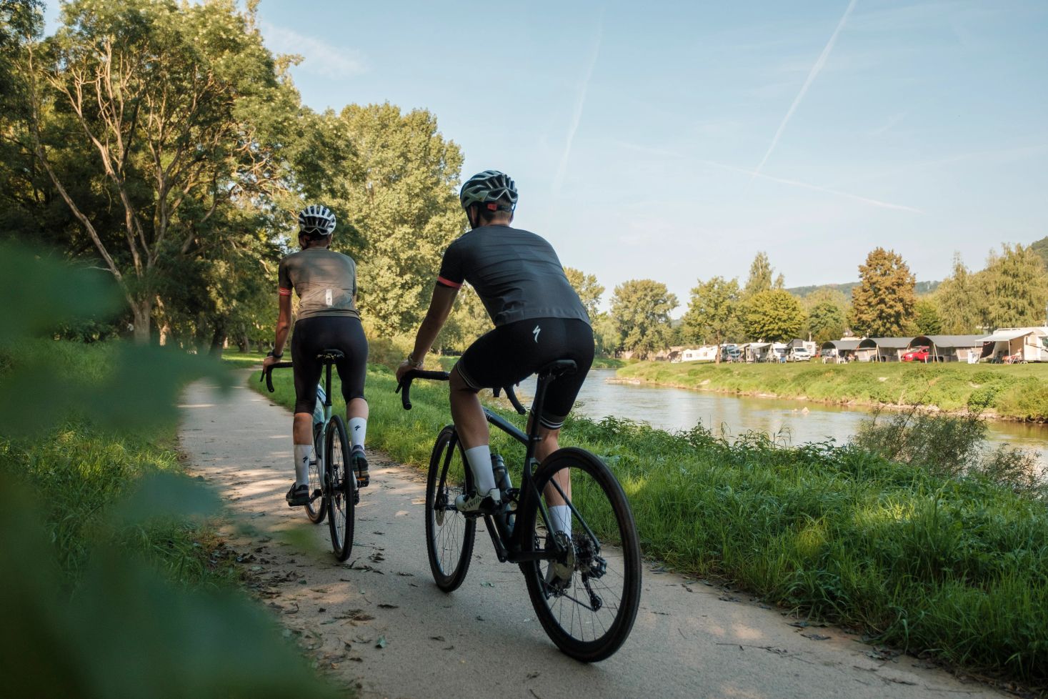 Deux cyclistes dans le parc d'Echternach