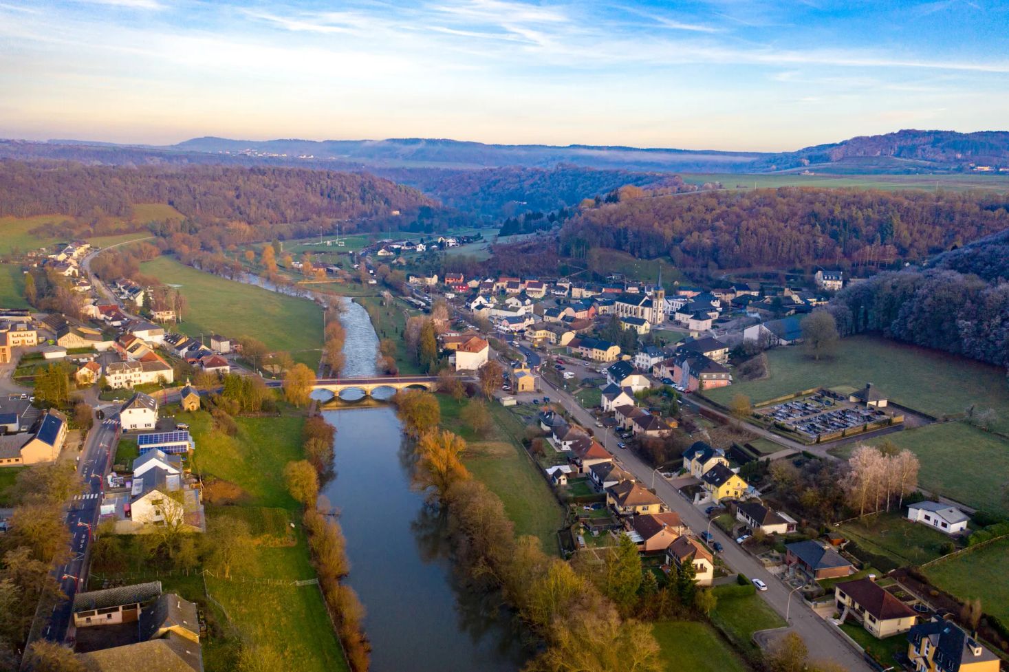 Drone shot with a wide view over Reisdorf and its surrounding landscape.