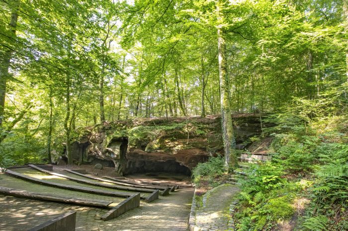 People taking photos in front of the Breechkaul Amphitheater