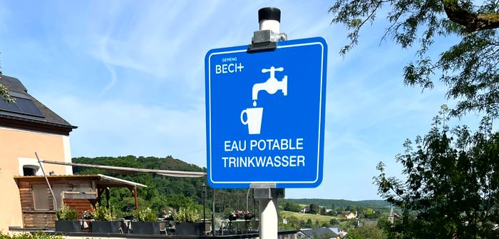 Ein Trinkbrunnen in Bech bei der Becher Gare
